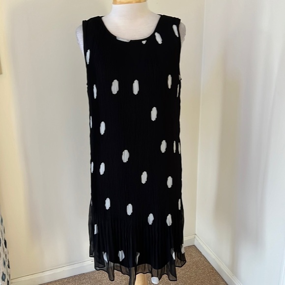 Dkny Dresses & Skirts - New! DKNY SZ 12, black with white dots accordion dress..